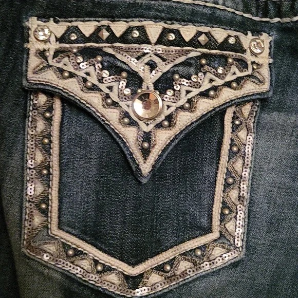 Vigoss Blue Jeans with Embellished Pockets Size 7/9 - Picture 6 of 15